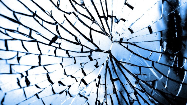 glass crack broken broken glass 101792